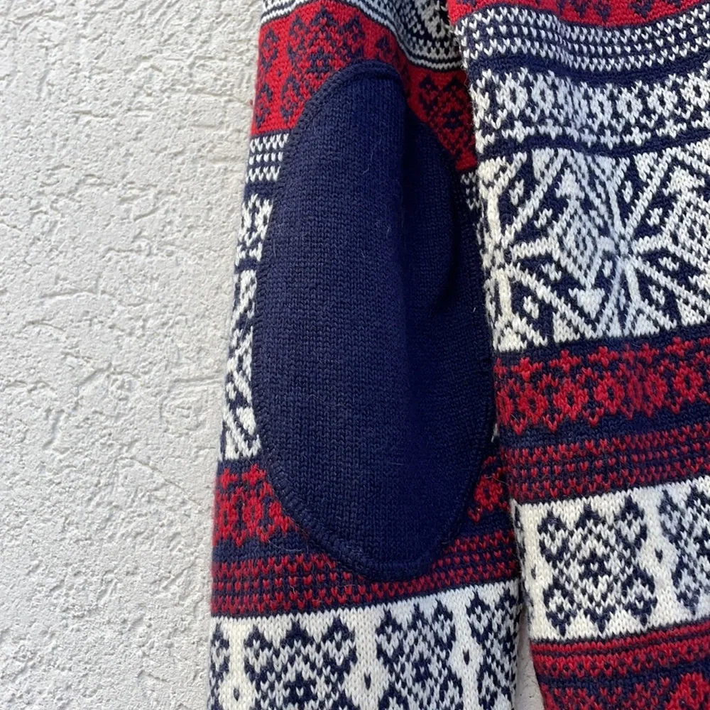 Lyle & Scott sweater 100% lambs wool fair isle elbow pads